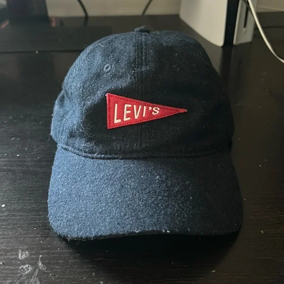 Levi’s Cap. - Picture 1 of 2